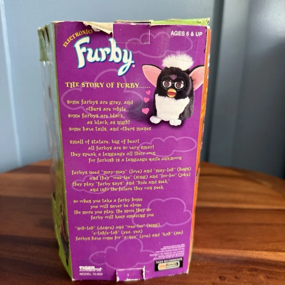1999 Tiger Electronics Furby 70-800 Coffee Cream White Mohawk Brown Eyes Box